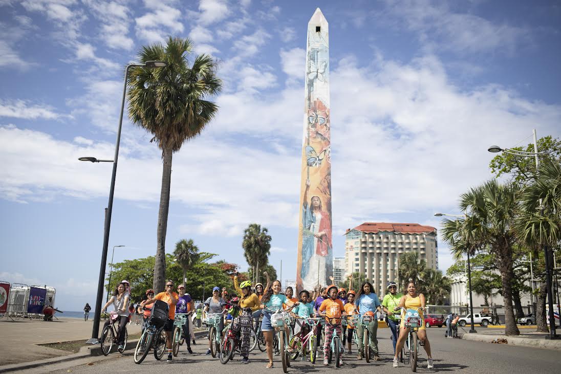 Se trata de una actividad organiza desde principio a fin por mujeres y busca que las niñas sean las protagonistas de modo que vivan la experiencia de tomar las vías de la ciudad en bici de manera segura y divertida.