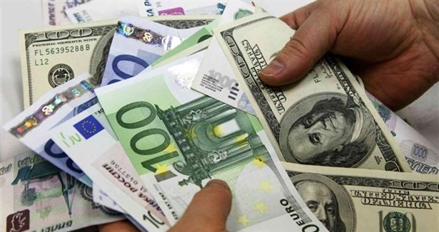 El euro cae tras nuevos ataques de Rusia a Ucrania