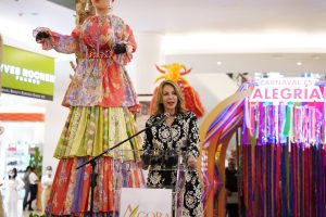 Con música, alegría y una colorida participación de los personajes carnavalescos más icónicos del país el Ministerio de Cultura presentó la exposición “Personajes del Carnaval Dominicano” en el atrio central de Ágora Mall.