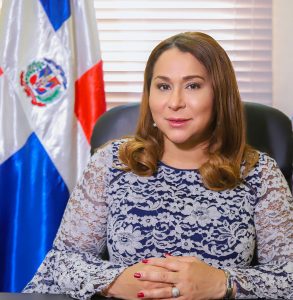 Ministra respalda propuesta de liberar de impuestos toallas sanitarias