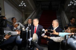 Presidente Abinader recibe al expresidente chileno Eduardo Frei en el Palacio Nacional