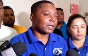 Dirigente ADP suspendido denuncia trama para extrañarlo de Educación