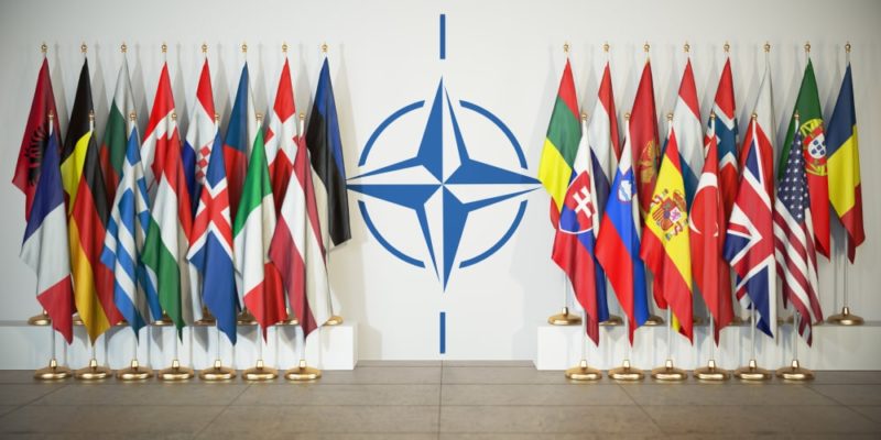 La OTAN acuerda que ni aviones ni tropas aliadas entren en Ucrania