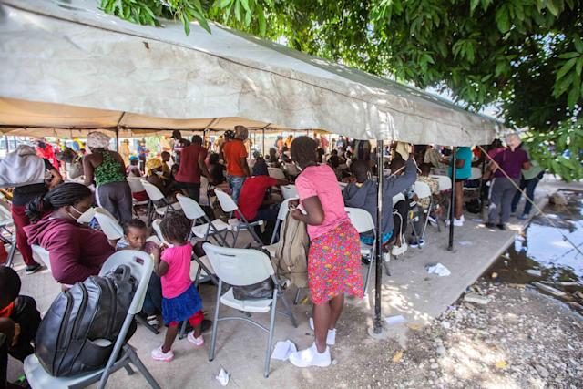 Denuncian violaciones de derechos humanos de los migrantes haitianos