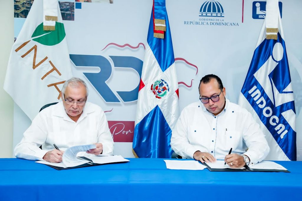 El convenio fue rubricado por el director del INTABACO, Rafael Antonio Almonte Guzmán, y el director general del INDOCAL, Lorenzo Ramírez.