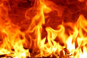 Fuego destruye varios negocios en Friusa- Bávaro