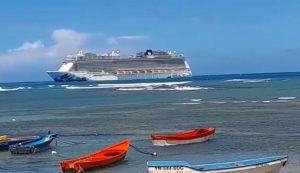 Crucero encallado partió este viernes a Florida solo con la tripulación