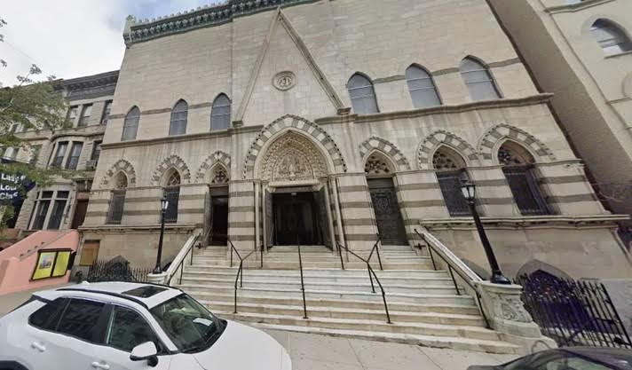 La agresión culminó cuando el sacerdote Gilberto Ángel-Neri, al divisar las puertas abiertas de la iglesia y escuchar gritos, acudió al lugar, logrando que el atacante huyera del templo.