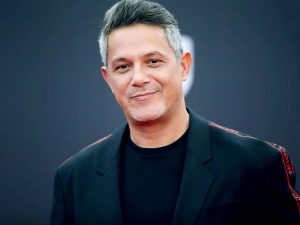 Alejandro Sanz llega al Estadio Quisqueya este 7 de mayo