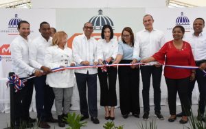 Primera dama encabeza inauguración de varias obras en San Juan