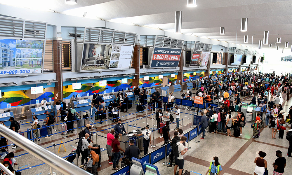 Por qué es más barato viajar en avión en otoño