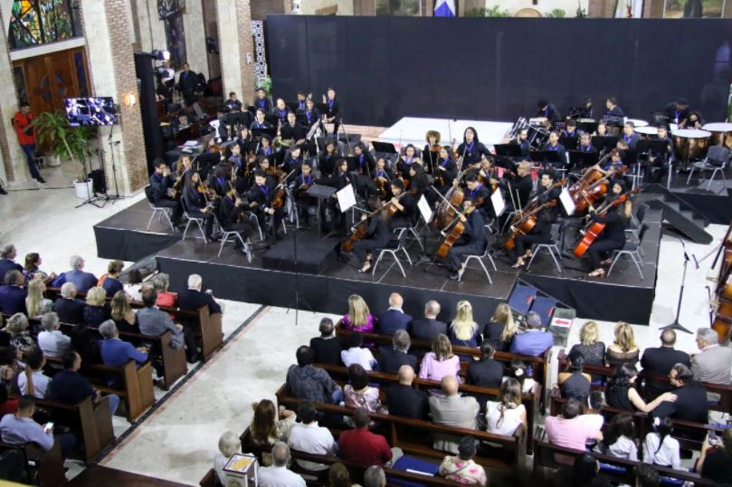 La Fundación Fiesta Clásica es un centro educativo que enseña a tocar música clásica y popular a 200 niños de escasos recursos de la Zona Colonial,