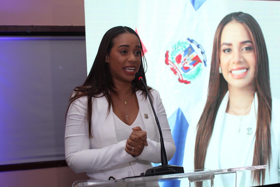 La diputada Gerónimo invitó a los ciudadanos a que visiten Santo Domingo Norte y así puedan conocer los atractivos ecológicos y turísticos con que cuenta está demarcación, para que junto a sus familiares disfruten en un ambiente natural.