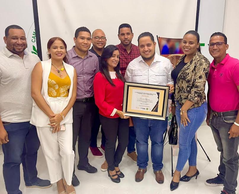 Durante el evento fue reconocido como “Líder de Corazón” a Oscarlin Figueroa por su trayectoria de trabajo en diferentes movimientos sociales a favor del desarrollo integral de los jóvenes.