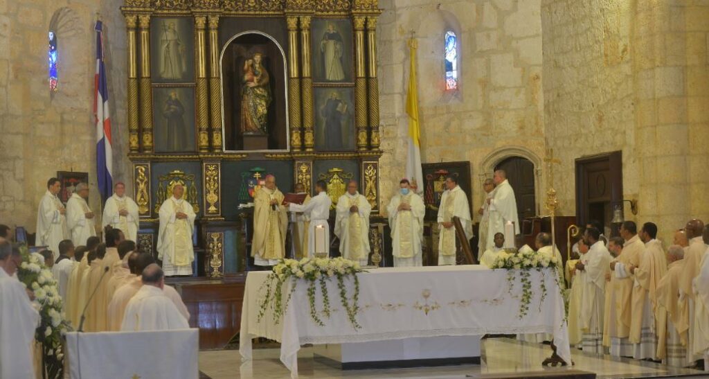 La celebración estuvo presidida por monseñor Francisco Ozoria Acosta, arzobispo metropolitano de Santo Domingo. Foto: Kelvin Mota