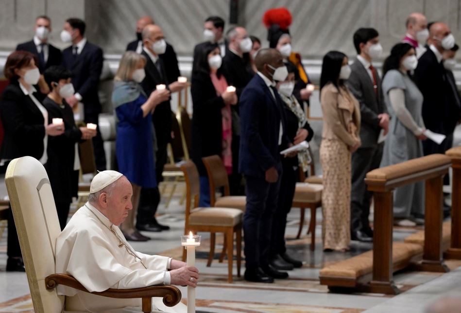 El pontífice también habló de la "belleza" de "una Iglesia que corre así por las calles del mundo. Sin miedo, sin tácticas y sin oportunismos; sólo con el deseo de llevar a todos la alegría del Evangelio".