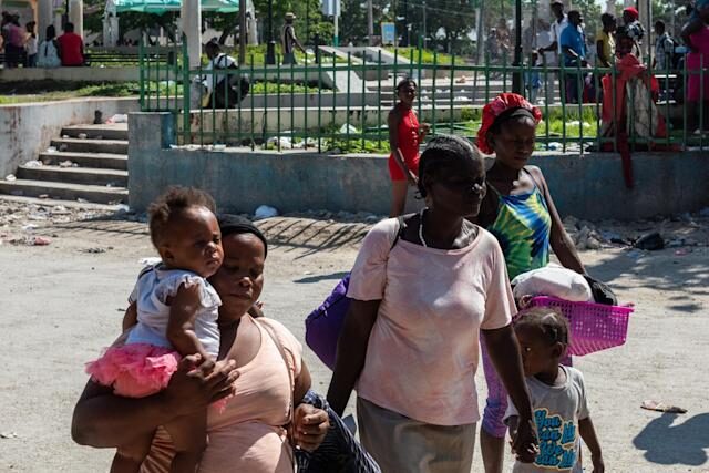 Cientos de familias huyen de la violencia de las bandas en Puerto Príncipe
