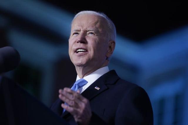 Biden anuncia más ayuda militar a Ucrania y veta a los barcos rusos en EEUU