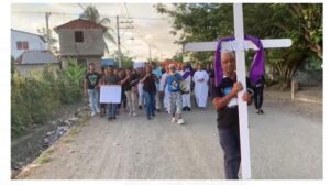 Los manifestantes denunciaron que tienen más de 20 años exigiendo la reconstrucción del tramo vial, con una extensión de 14 kilómetros.