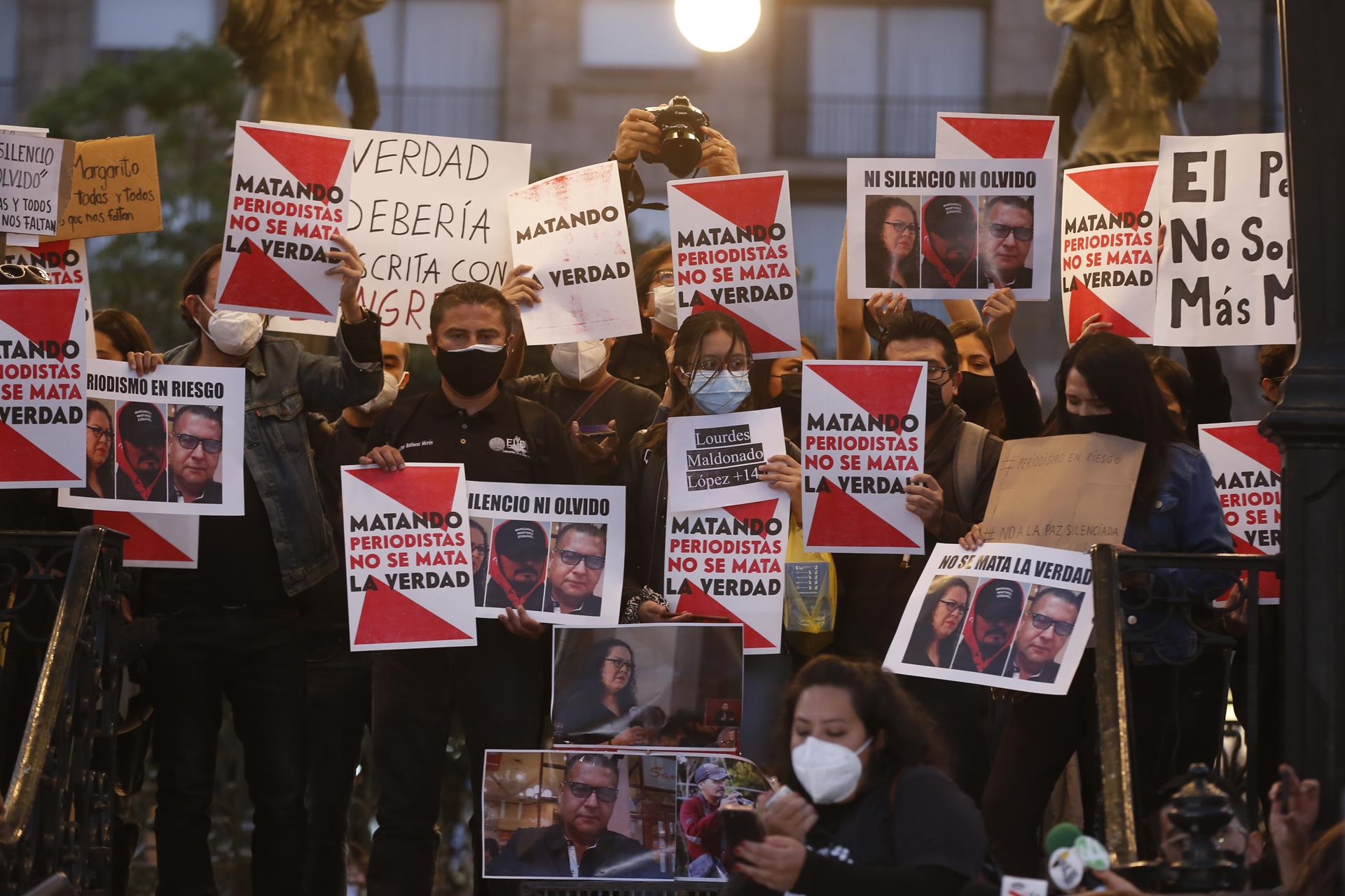 Trotti, exeditor jefe del diario El Liberal, de Argentina, reconoció sentir "frustración e impotencia" al comprobar cómo los rápidos retrocesos en el ámbito de la libertad de prensa y de expresión echan por tierra los costosos avances realizados.