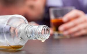  La intoxicación por alcohol es  causado por el consumo excesivo de bebidas alcohólicas