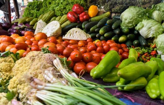 Precios de alimentos variaron menos de 1% en marzo, según Gobierno