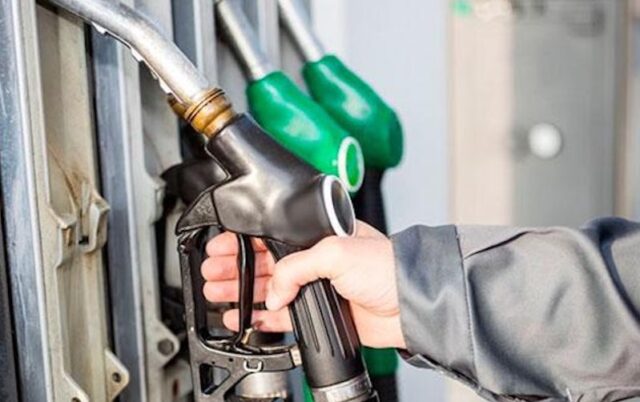Biden levanta la prohibición sobre gasolina con etanol para bajar los precios