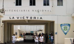 la directora de la Penitenciaría Nacional de La Victoria, Yeny Olga Hernández, informar sobre lo sucedido, esta explicó que el imputado salió de prisión con la orden de libertad que le habían concedido otro juzgado por otro caso que tenía abierto