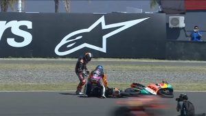 ¿Efecto Will Smith-Chris Rock? Un piloto de Moto3 le pegó una bofetada a otro porque lo chocó. Foto: fuente externa