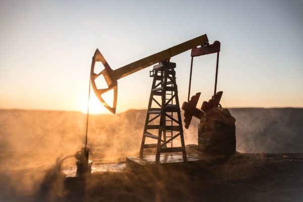 El petróleo de Texas baja un 0,96 %, hasta 102,79 dólares