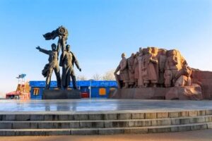 Desmantelarán monumento a la amistad entre Rusia y Ucrania en Kiev