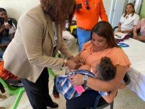 73,382 niños vacunados contra polio, sarampión y rubéola este mes