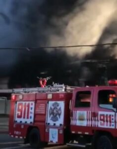 Empresa de pacas en la zona Franca de SPM arde en llamas