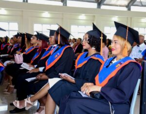 La graduación culminó con las palabras de agradecimiento en nombre de los graduandos por parte de la joven Antonieta Díaz Féliz, Máximo Honor Académico de licenciatura en Informática, con un índice de 3.90, Summa Cum Laude. Se ha de destacar que el 67.62% de los graduandos correspondió a mujeres.