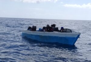 Repatrian a 24 dominicanos interceptados al noroeste de Puerto Rico