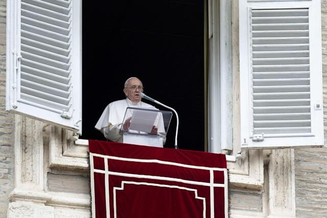 El papa: la Iglesia no rechaza a homosexuales, personas de la Iglesia sí