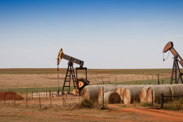 El precio del petróleo intermedio de Texas (WTI) abrió este jueves con una subida del 0,71 %, hasta los 111,12 dólares el barril, continuando con el impulso de la víspera después de que la Administración de Información de Energía de Estados Unidos (EIA, según sus siglas en inglés) anunciara una reducción en los inventarios de petróleo la semana pasada.