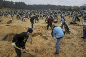 Naciones Unidas recuerda que el ataque deliberado a civiles o infraestructuras no militares (hospitales, escuelas, etc) es considerado crimen de guerra por el derecho internacional.