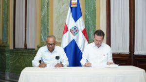 Este acuerdo firmado entre la Asociación Dominicana de Avicultores (ADA) y el Ministerio de Industria, Comercio y Mipymes (MICM), tiene como objetivo mantener la estabilidad de los precios del pollo,