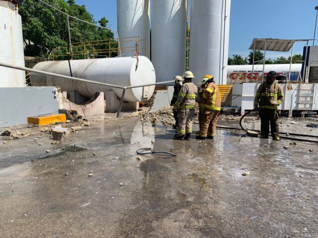 Los bomberos se presentaron en el lugar.