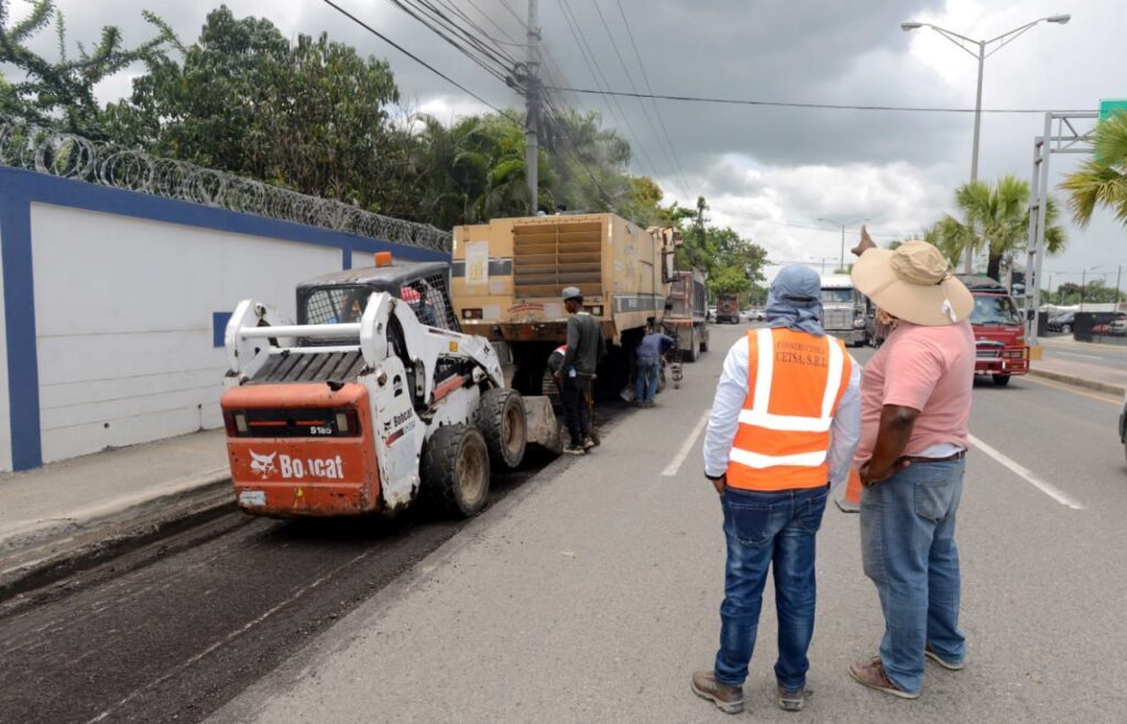 MOPC inicia construcción puente peatonal en autopista 6 de Noviembre
