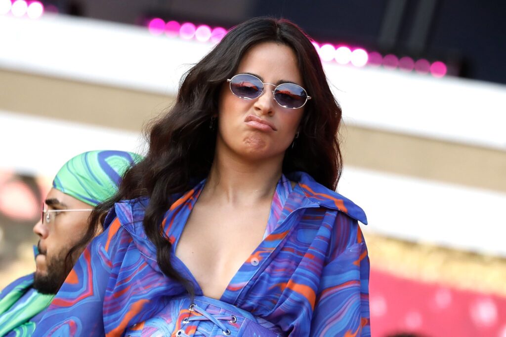 Camila Cabello rechaza ley "No digas gay" de Florida con concierto benéfico