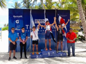 Vásquez y Ramírez ganan oro en Centroamericano de Triatlón