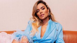 El video de Karol G en bata que puso como locos a los seguidores