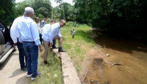 Obras Públicas y autoridades provinciales recorren Sánchez Ramírez