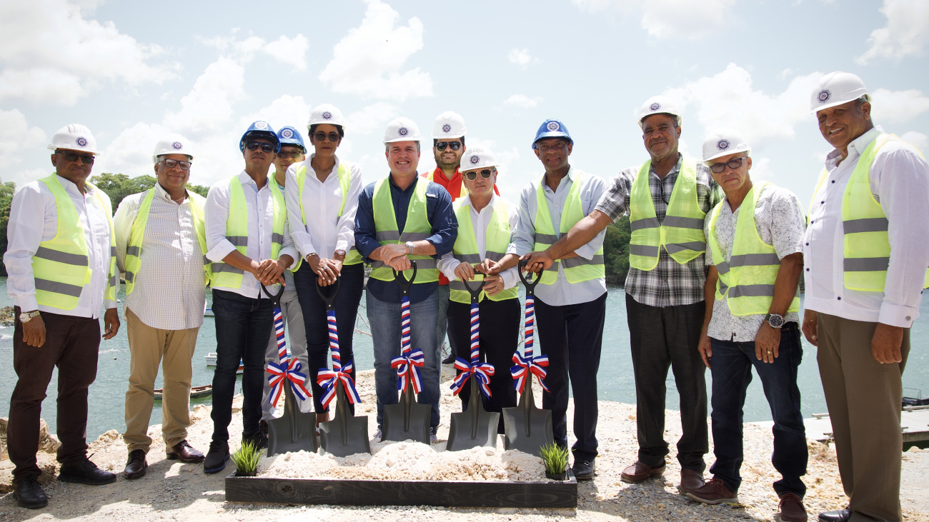 La Autoridad Portuaria Dominicana (APORDOM), dio el primer picazo para la construcción del muelle de pescadores de esta demarcación, obra que según afirman dinamizará la economía local