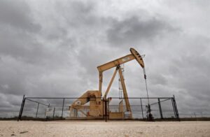 El petróleo de Texas abre con una bajada del 1,18 % hasta 104,46 dólares