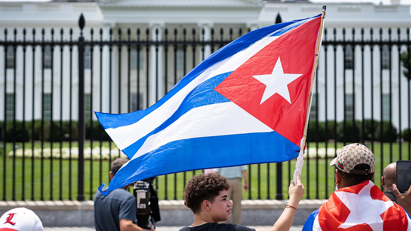 Estados Unidos levantará restricciones a Cuba