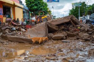 Familia piden ayuda luego que ventarrón destruyera sus viviendas