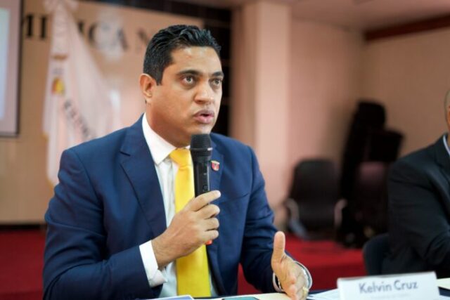 Alcalde de La Vega sorprende a sus trabajadores con aumento salarial